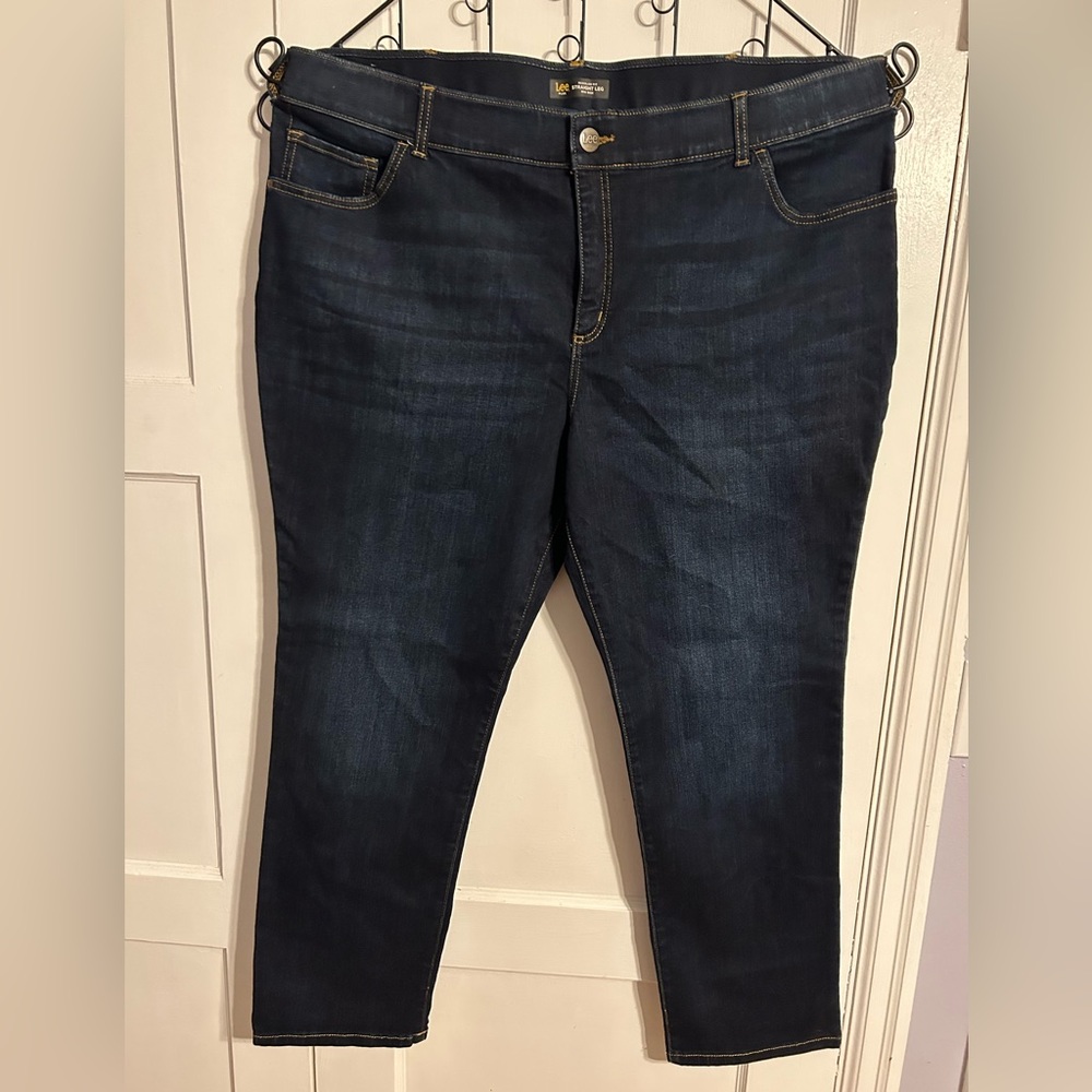 NWOT Lee Plus Straight Leg Mid Rise Regular Fit Jeans